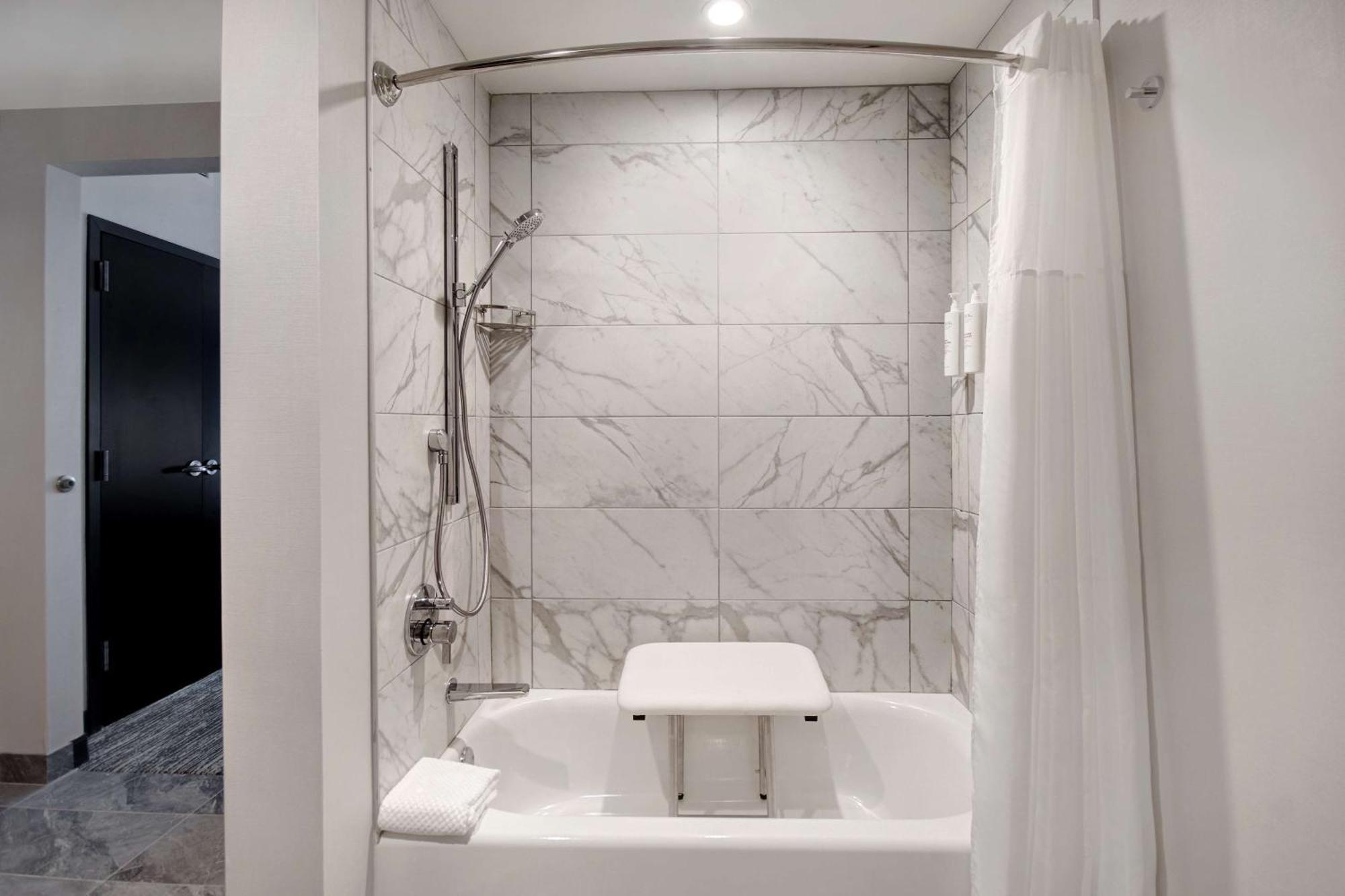 Embassy Suites By Hilton Alpharetta Halcyon Εξωτερικό φωτογραφία